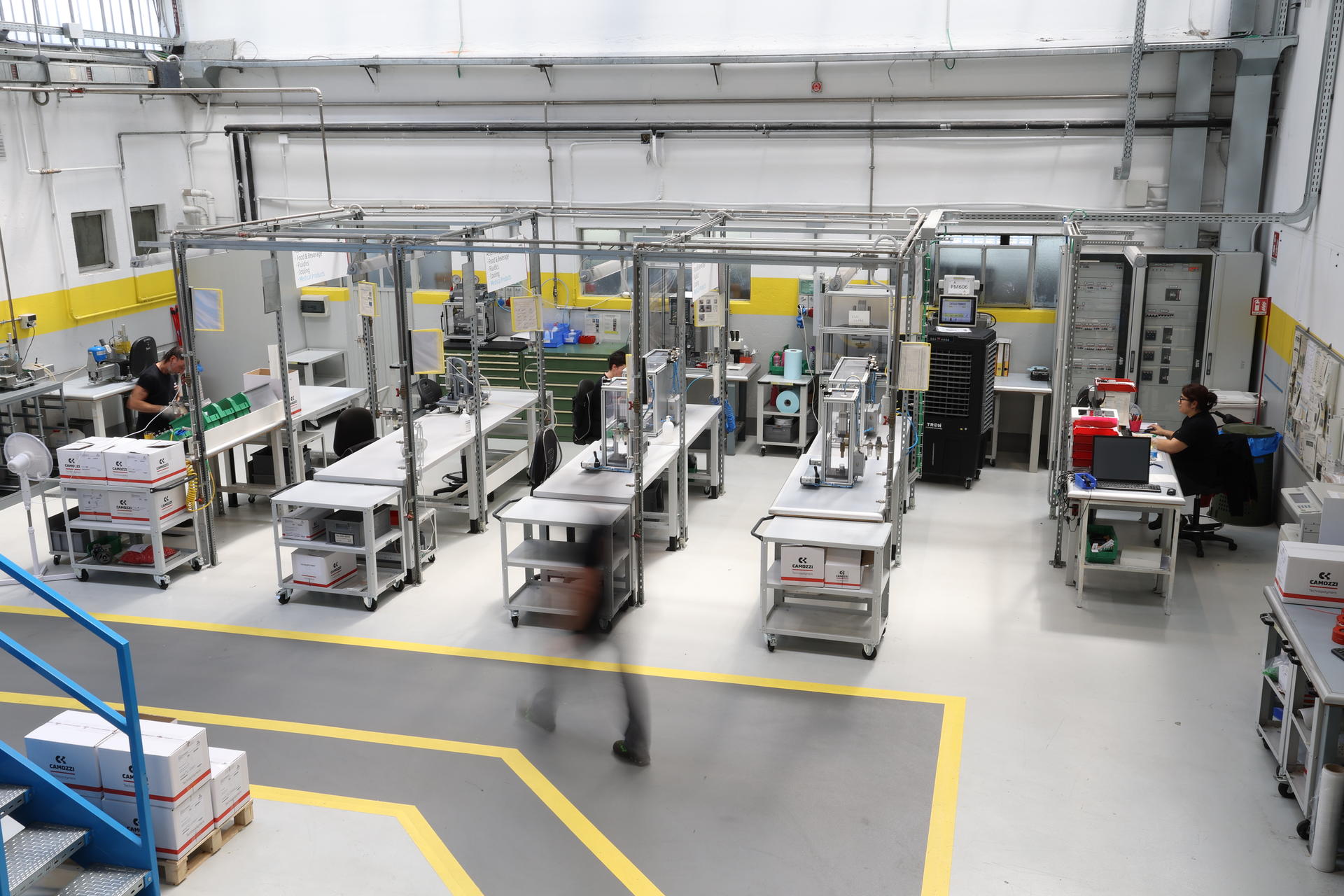 Automatic assembly of plastic components for quality and repeatability