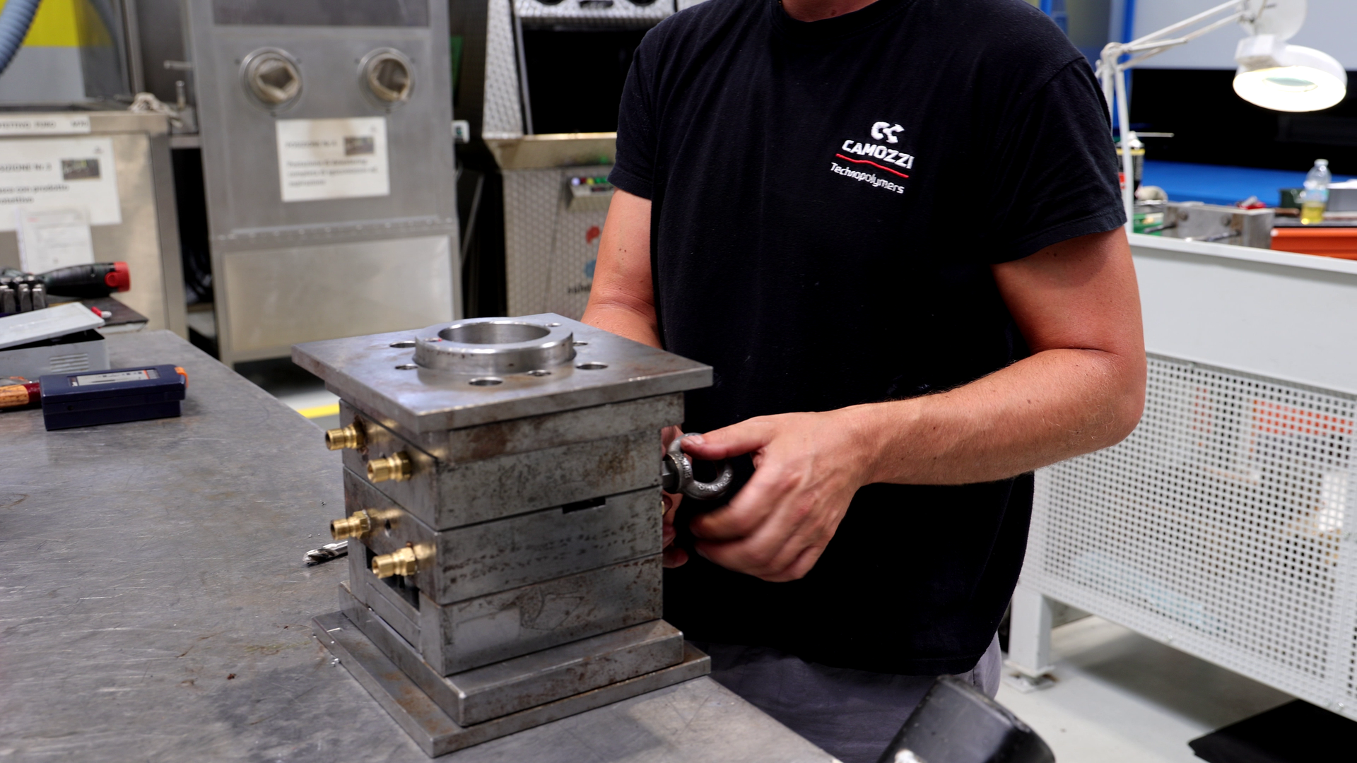 Mold management for injection molds: control, maintenance and reliability