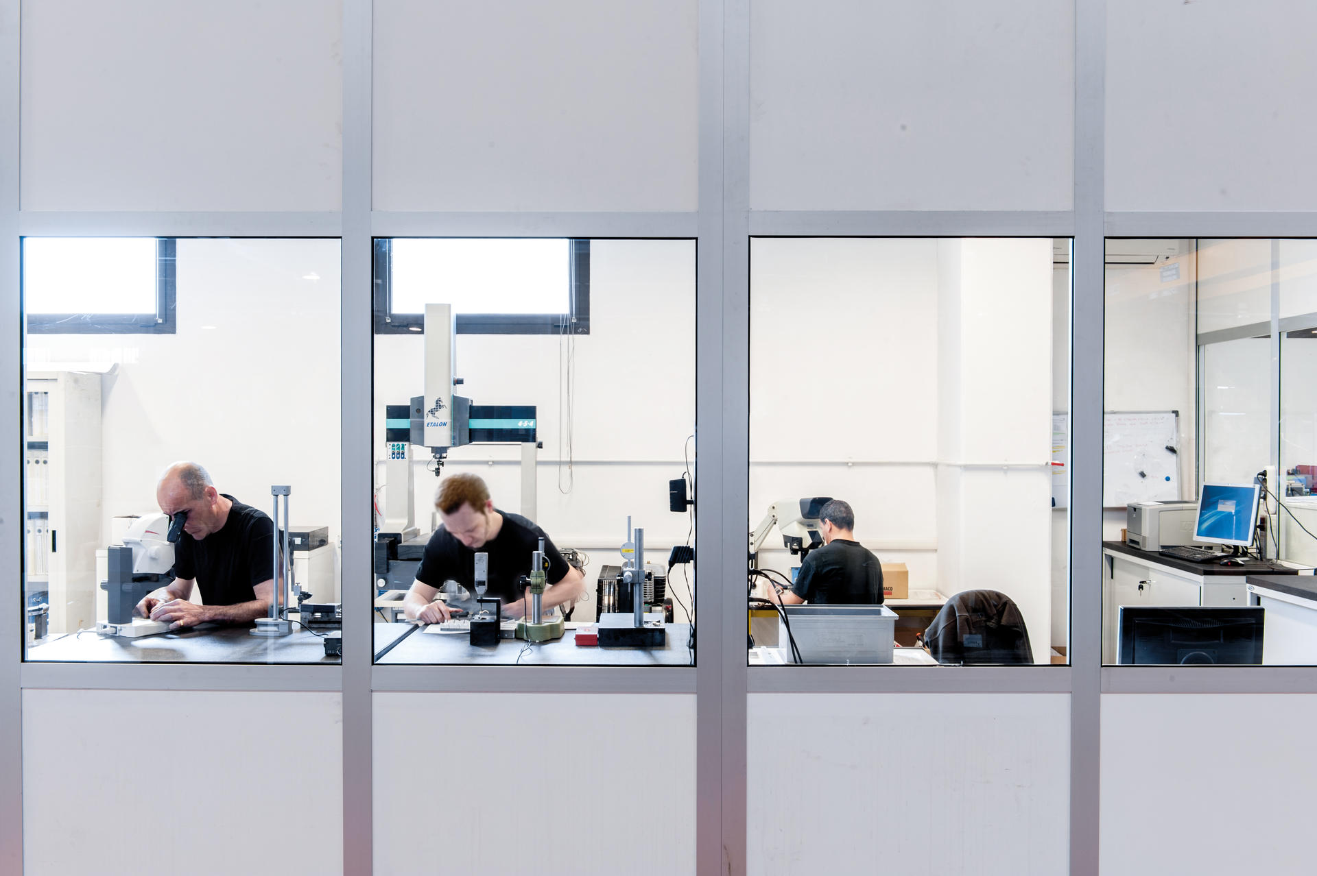 Quality laboratory for inspection and testing of technopolymer plastic components