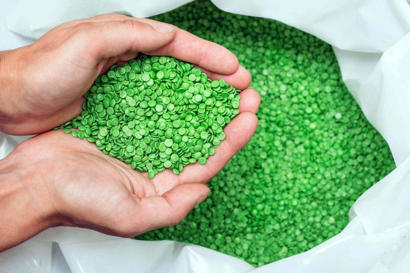 Sustainable plastic molding focused on energy efficiency and waste reduction