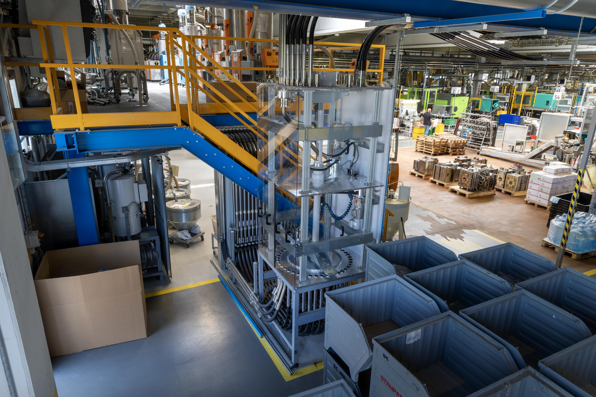 Production flow management to ensure traceability and on-time delivery